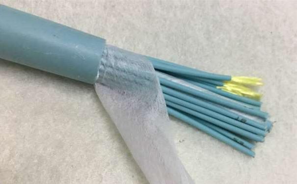 红河哈尼族彝族自治州欧孚光缆厂家：室内光缆和室外光缆的区别